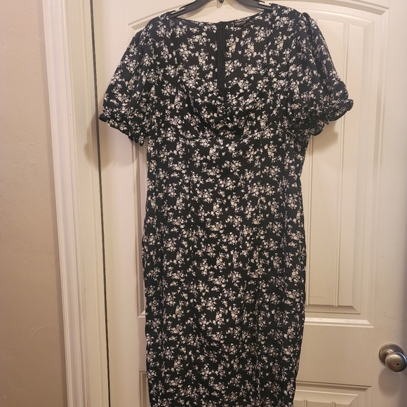Plus Sweetheart Neck Split Hem Floral Dress - Picture 4 of 5